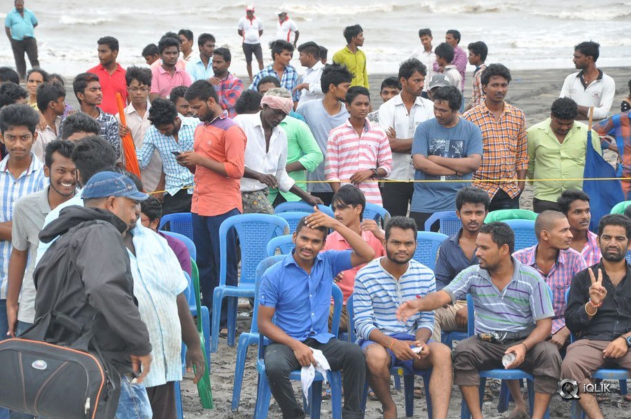 Jaya-Janaki-Nayaka-Movie-Vijayotsava-Veduka-At-Hamsala-Deevi